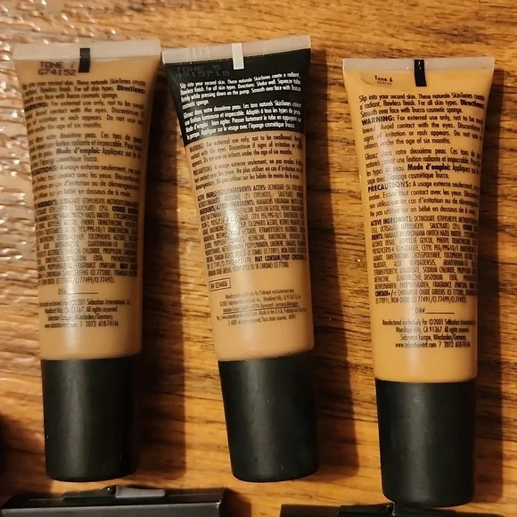 Trucco Touch Up Pressed Powder & SkintonesNaturale Coverage SPF 15 Foundation